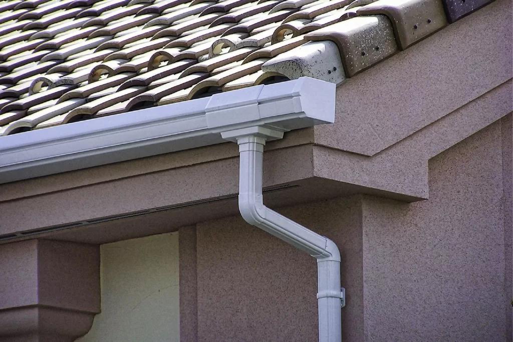 calhas em telhados inclinados